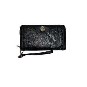 Chic Unlimited Black Full Zip Around Inner Pocketed Casual Wristlet Handbag